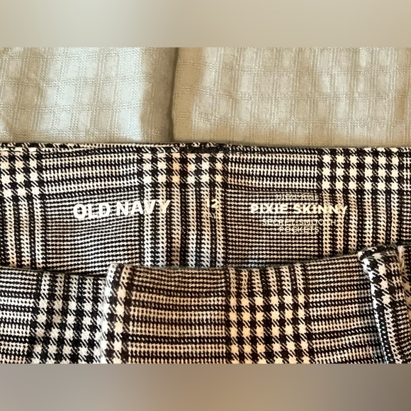 Old Navy High-Waisted Skinny Pixie Ankle Pants, 12 Tall - Picture 4 of 9